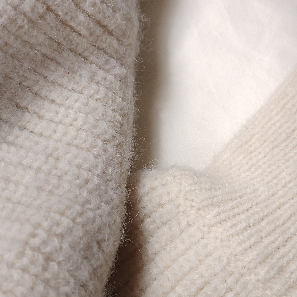 Lush women's medium sized sweater - Picture 12 of 12